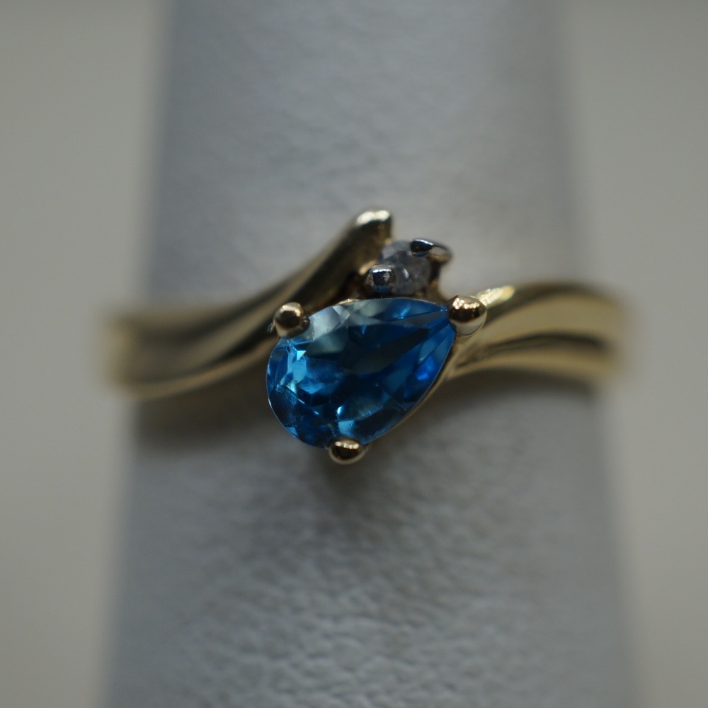 10ky Blue Zircon & Diamond Dec. Birthstone Ring